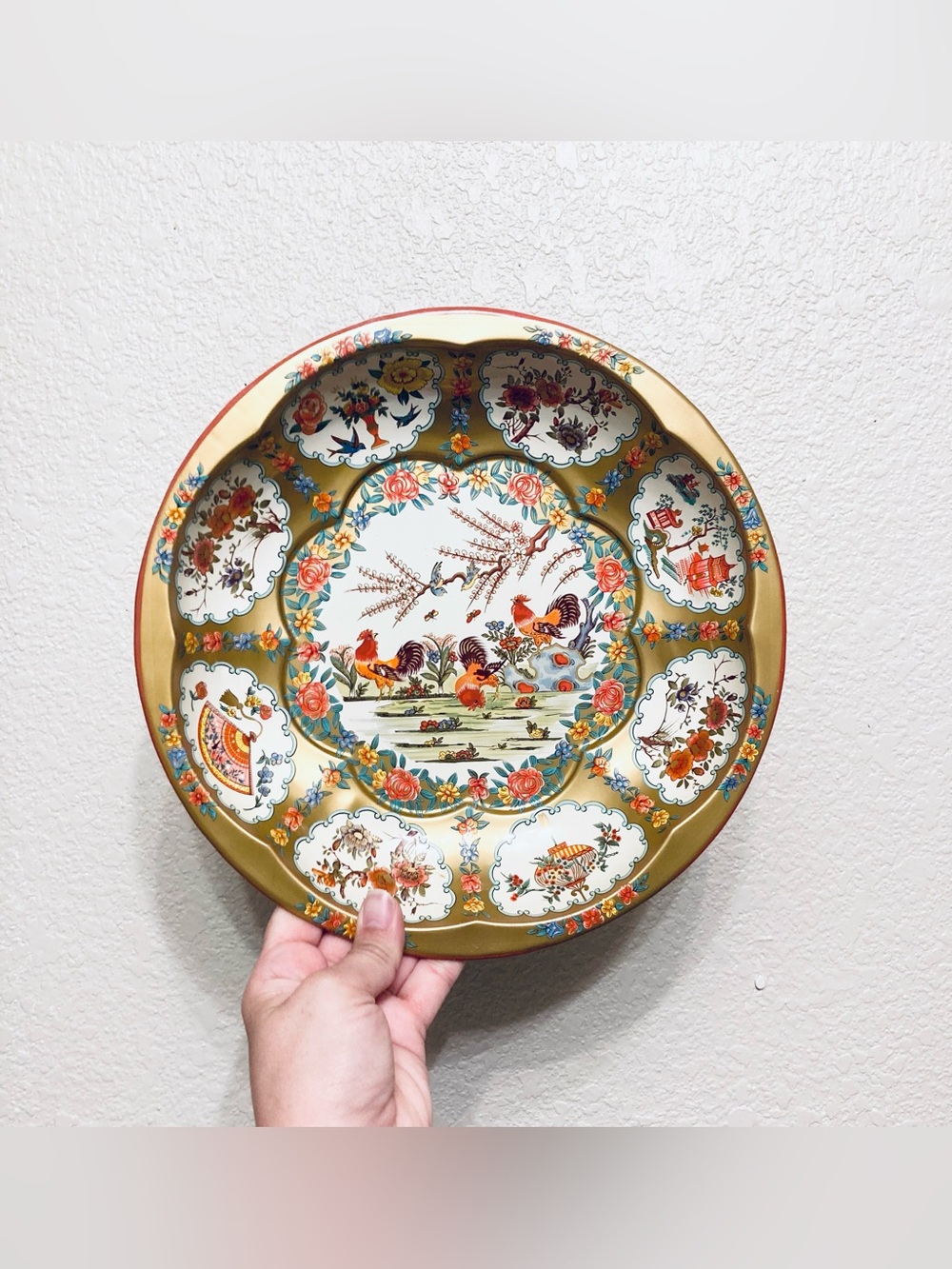 Vintage Daher Decorated Ware Scalloped Tin Bowl Roosters Made in England 1971